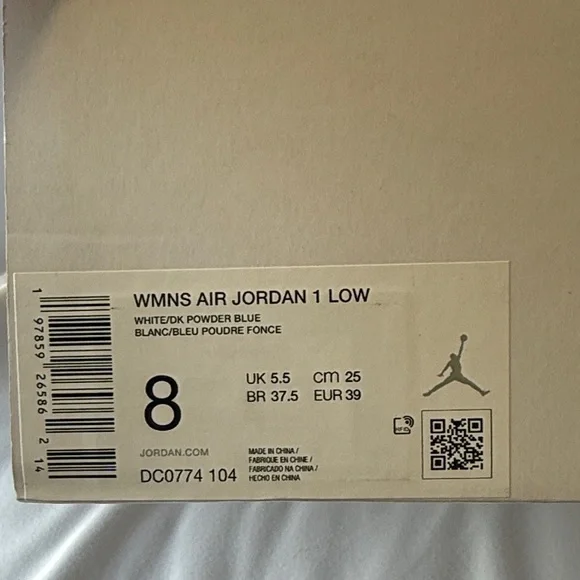 Air Jordan 1 Low Sneaker - Picture 8 of 8